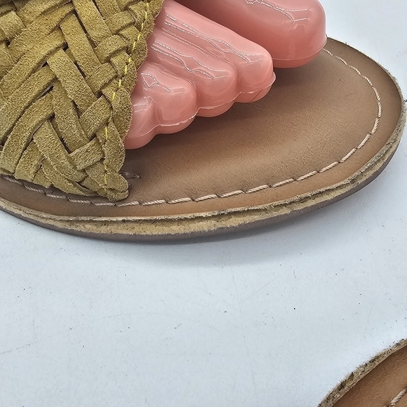 NEW Crevo Yellow Leather Braided Woven Criss Cross Flat Slide Sandals Size 7 - Picture 5 of 12